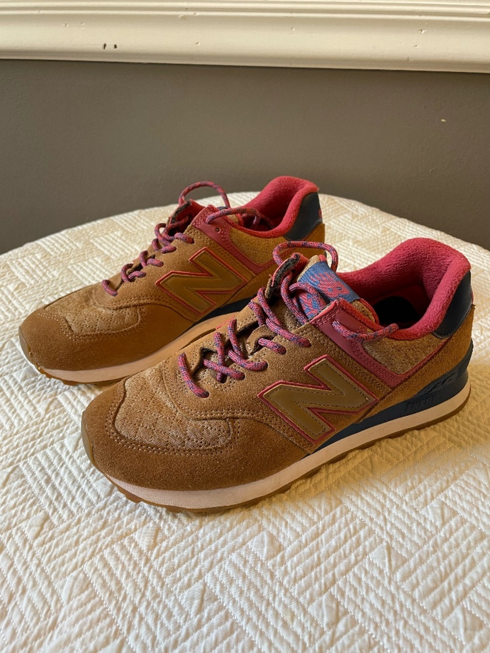 New Balance women's 574 winter quilted low top shoes size 8